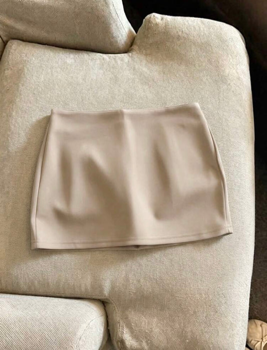Falda con short beige